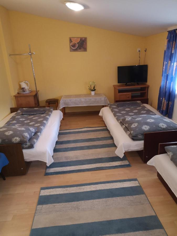 Zajazd Lesny Tuszyn Chambre photo
